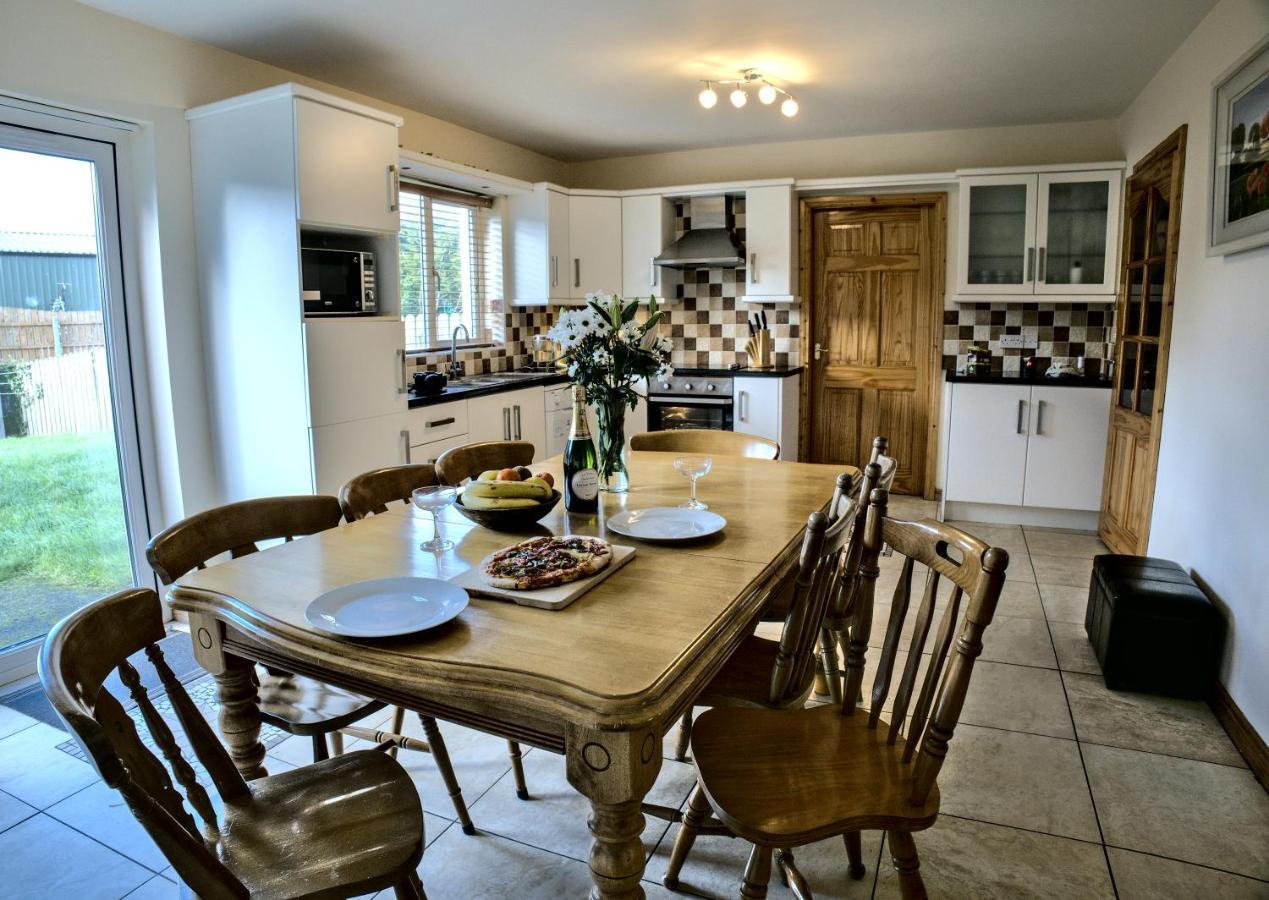 Village Lodge - Carlingford Kültér fotó