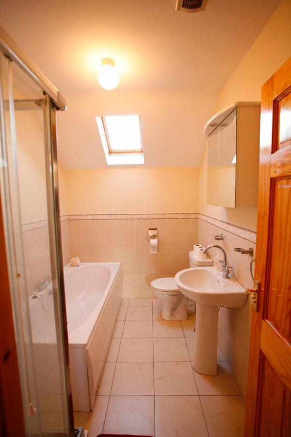 Village Lodge - Carlingford Kültér fotó